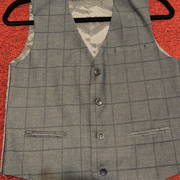 Calvin Klein boys vest - Picture 2 of 5